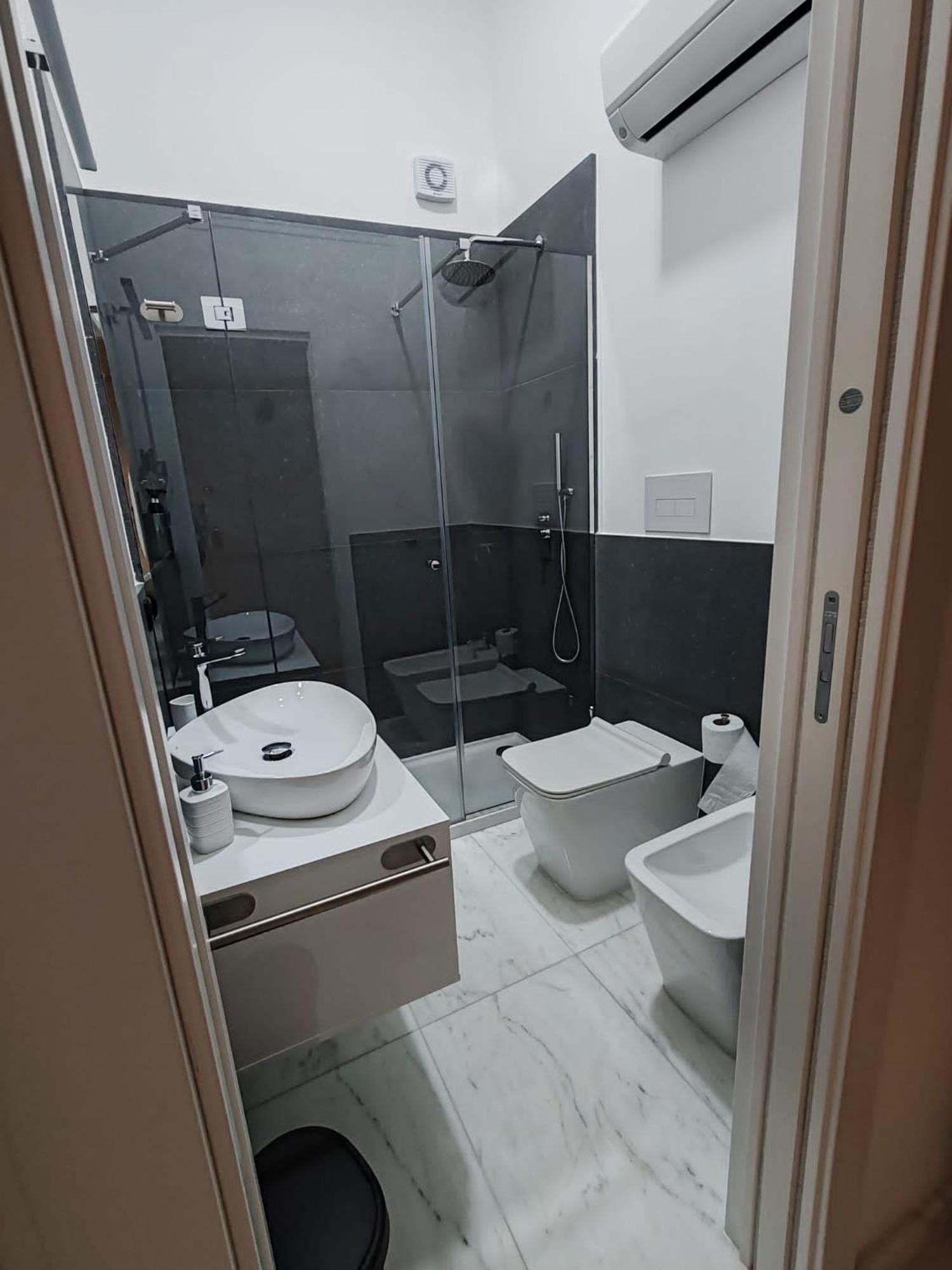 Lily Apartments Palermo Bagian luar foto