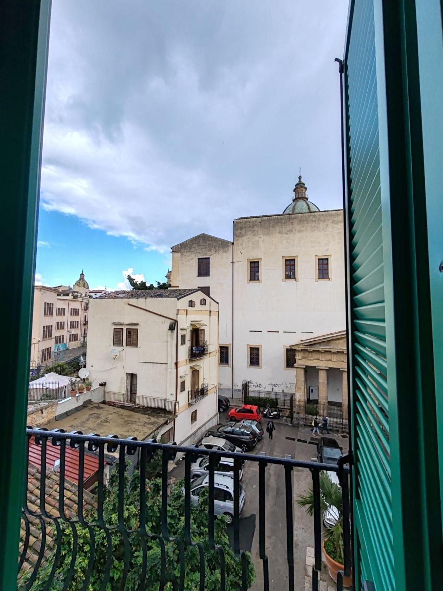Lily Apartments Palermo Bagian luar foto