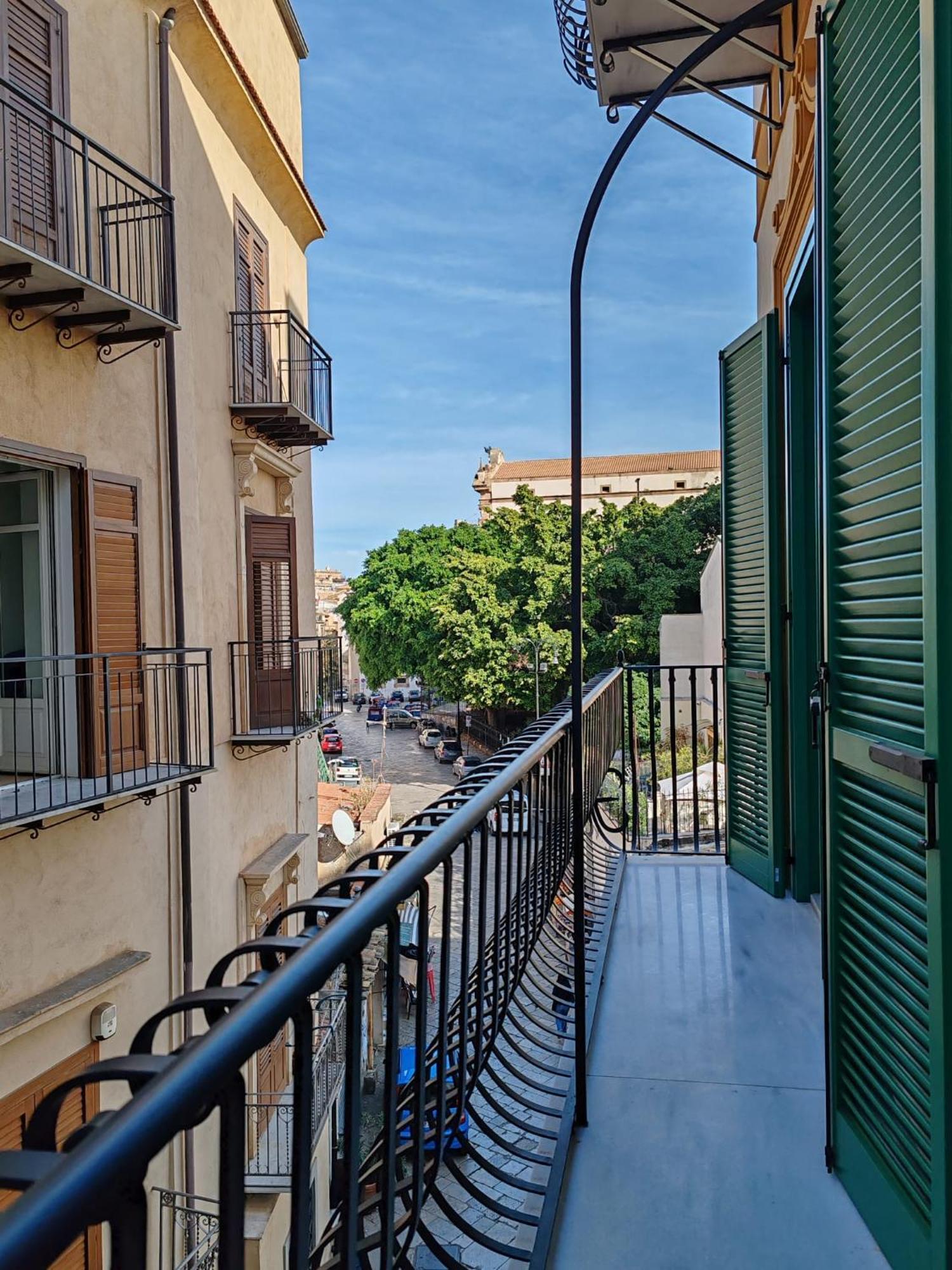 Lily Apartments Palermo Bagian luar foto